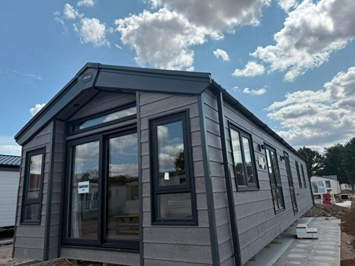 2 Bedroom Lodge For Sale In Church Laneham, Retford, DN22