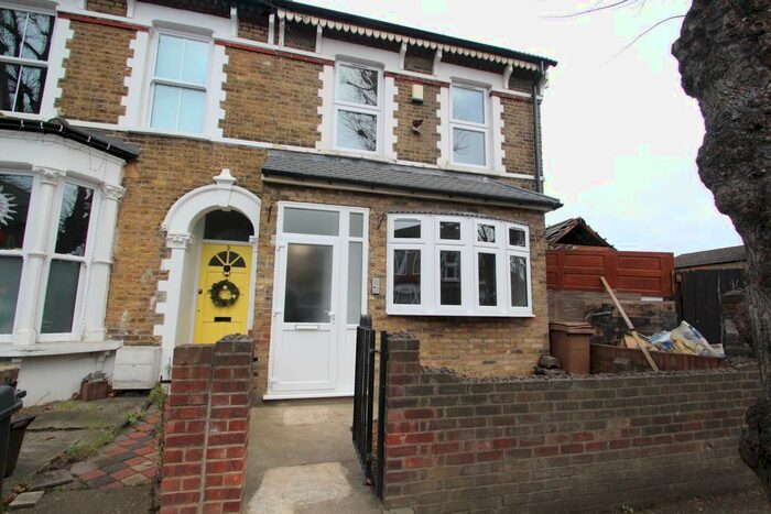 3 Bedroom End Of Terrace House To Rent In Woodville Road, Leytonstone, London E11