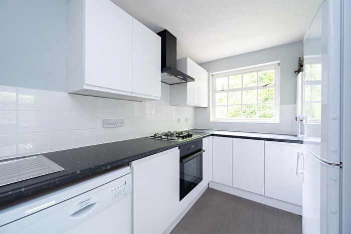 2 Bedroom Flat To Rent In Greenacres, North Parade, Horsham, RH12