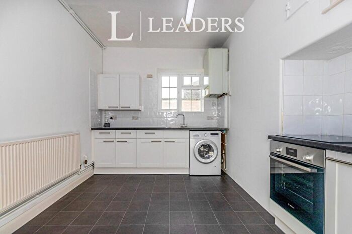 2 Bedroom Flat To Rent In Hersham Road, Walton-on-Thames, KT12