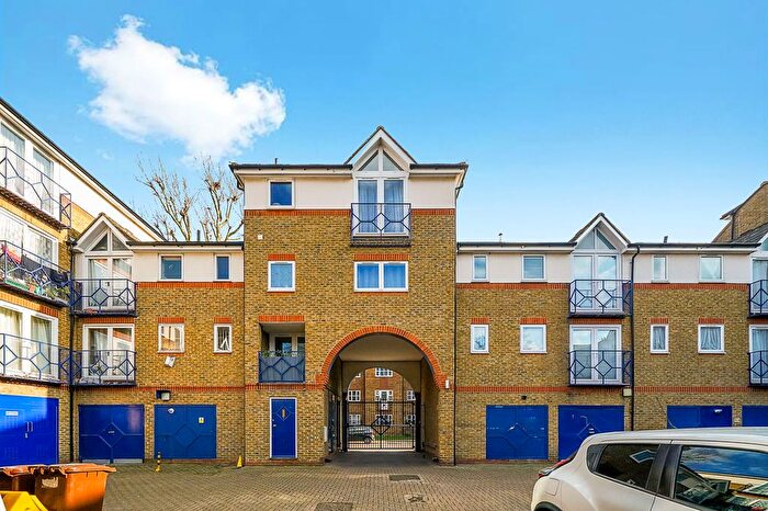 1 Bedroom Flat To Rent In Melville Court, Croft Street, London, SE8