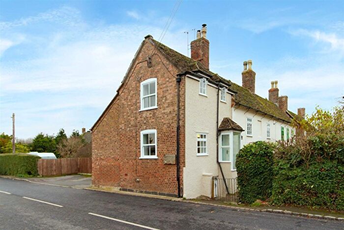 2 Bedroom Cottage For Sale In Dursley Road, Cambridge, Gloucester, GL2