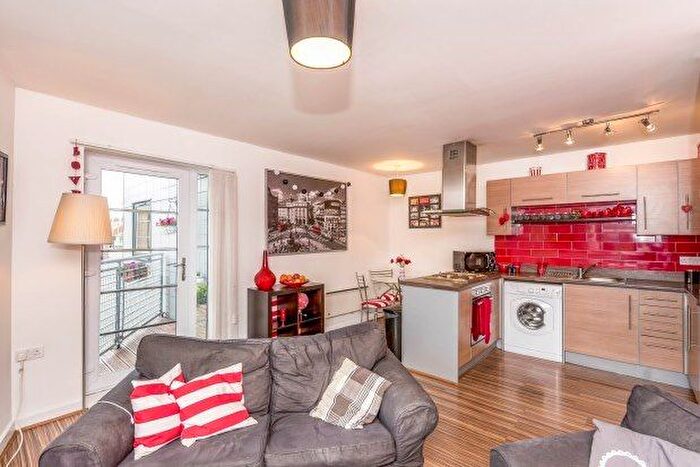 2 Bedroom Flat To Rent In Hall Street, St. Helens, WA10