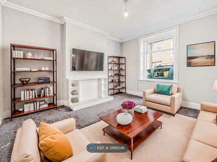 4 Bedroom Terraced House To Rent In Branch Street, Bacup, OL13