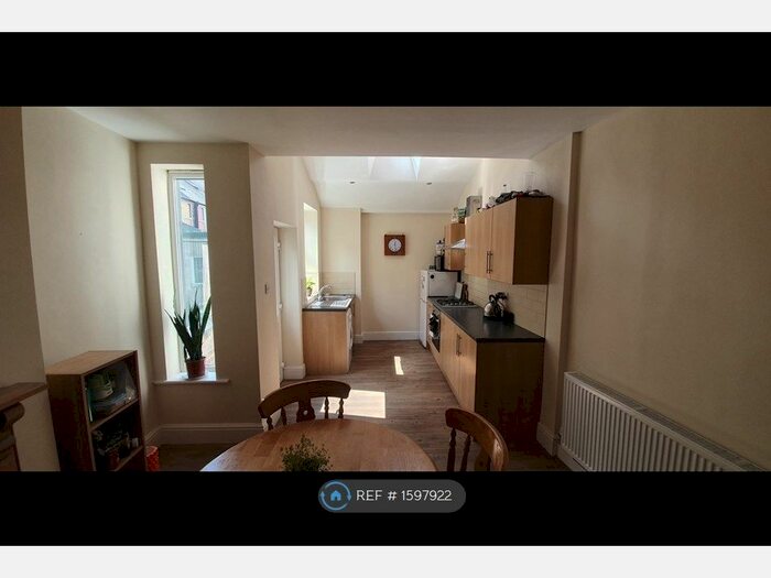 3 Bedroom End Of Terrace House To Rent In Kentwood Rd, Nottingham, NG2