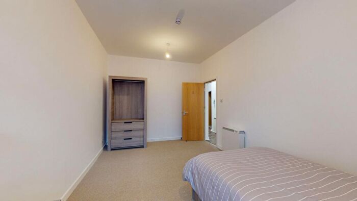 3 Bedroom Property To Rent In Flat, Hyde Terrace, LS2