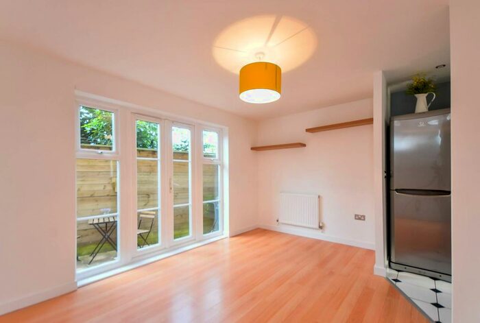 1 Bedroom Maisonette To Rent In Pascal Mews, Crystal Palace, London, SE19