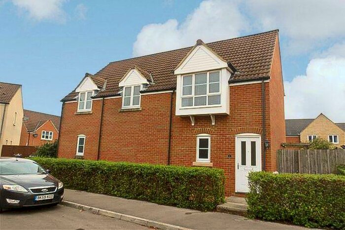 2 Bedroom Flat To Rent In Barn Way, Trowbridge, BA14