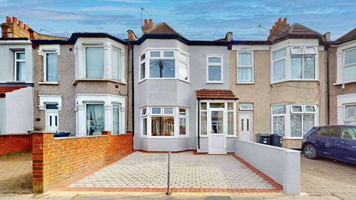 3 Bedroom Terraced House For Sale In Kingston Road, Ilford, IG1