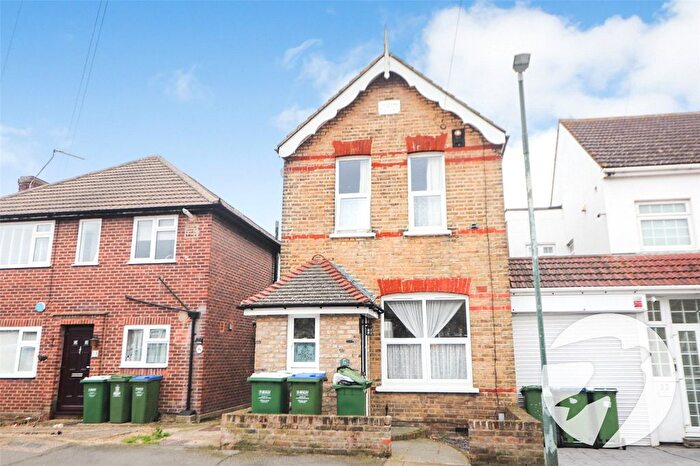 3 Bedroom Link Detached House For Sale In Dalmeny Road, Erith, DA8