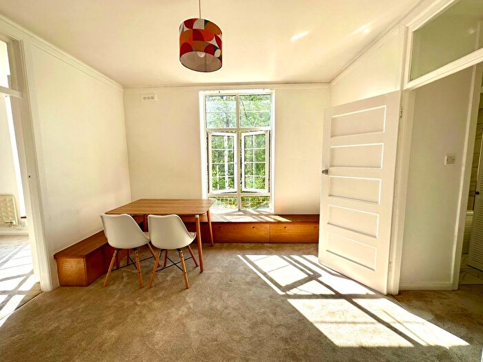 1 Bedroom Flat To Rent In Lansdowne Way, London, SW8