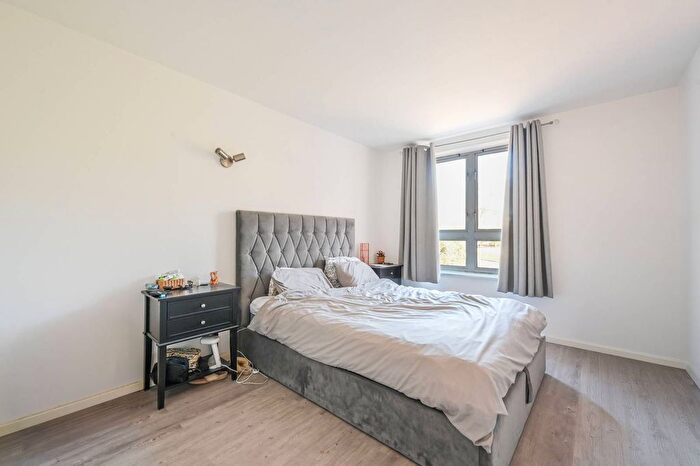 1 Bedroom Flat To Rent In Narrow Street, Limehouse, London, E14