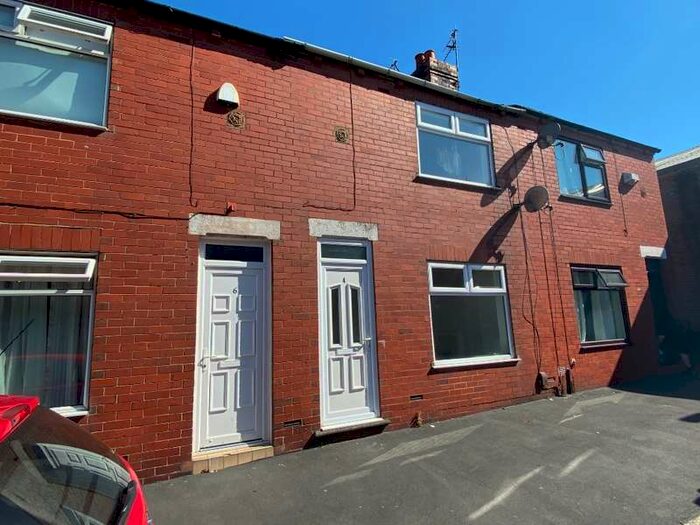 2 Bedroom Property To Rent In Fir Street Thatto Heath, St Helens, WA10