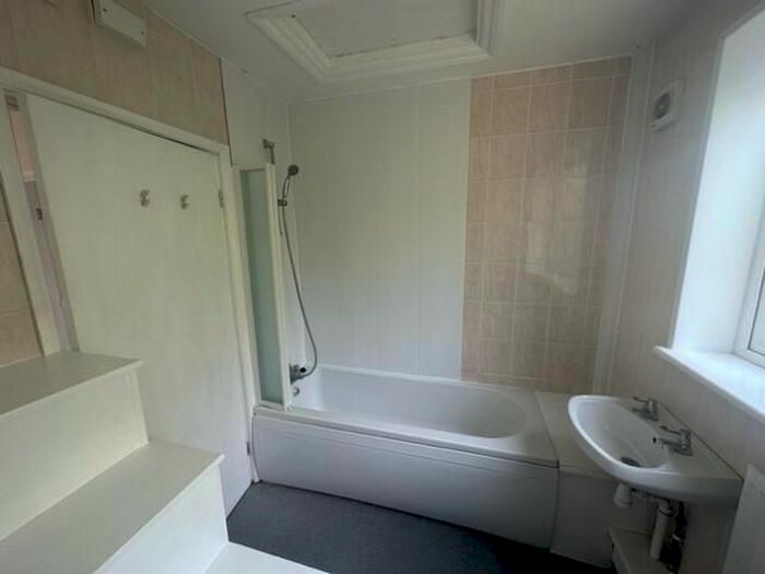 2 Bedroom Flat To Rent In High Street, Waltham, Grimsby, DN37