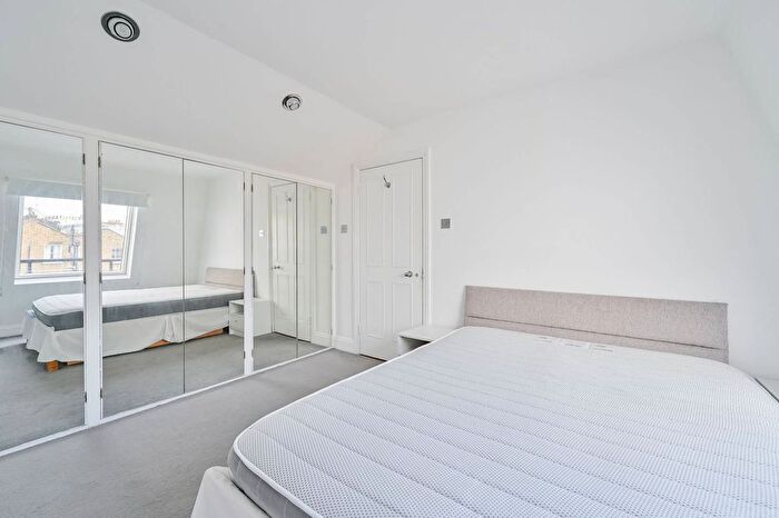 2 Bedroom Maisonette To Rent In Gloucester Terrace, Bayswater, London, W2