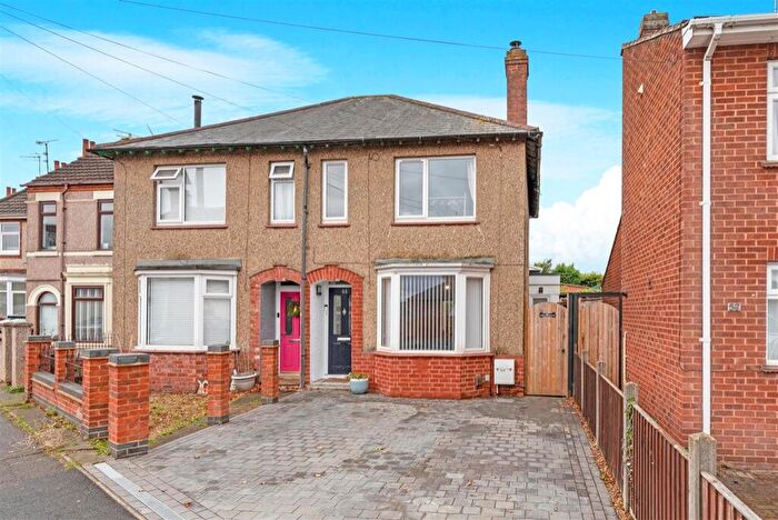 3 Bedroom Semi-Detached House For Sale In Hallwood Road, Kettering, Northamptonshire, NN16