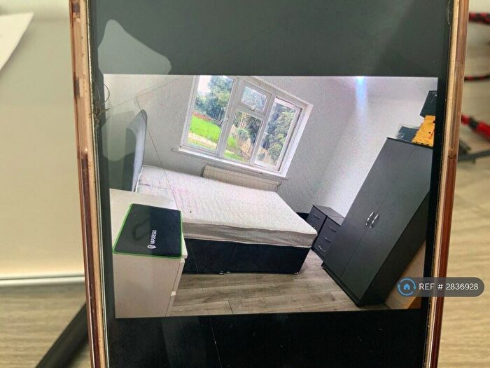2 Bedroom Flat To Rent In High St, Studley, B80