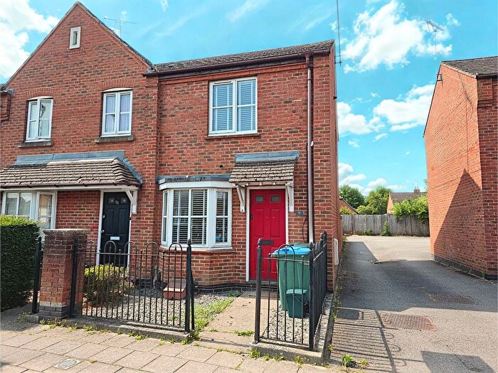 2 Bedroom End Of Terrace House For Sale In Fairford Leys Way, Aylesbury, HP19