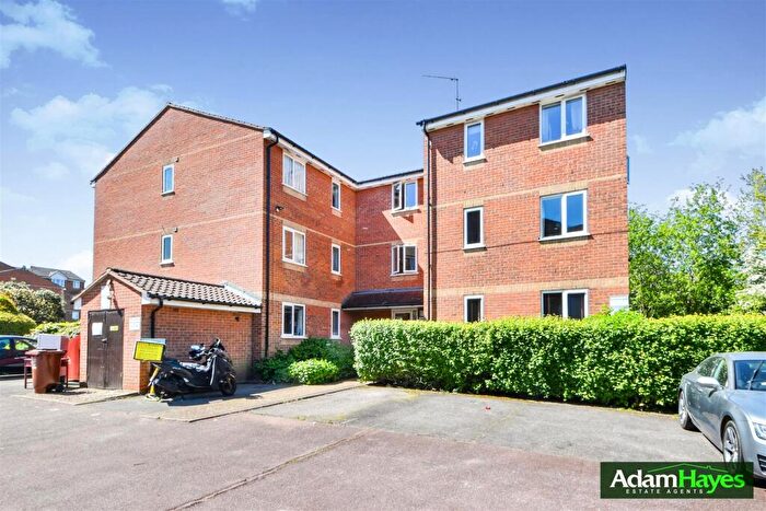 2 Bedroom Apartment For Sale In Blackdown Close, East Finchley, N2