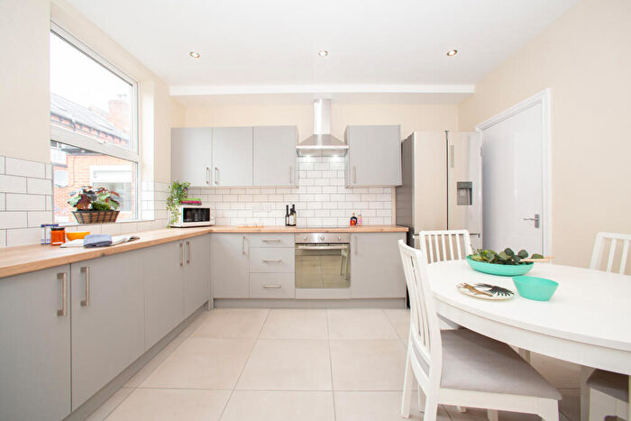 4 Bedroom Terraced House To Rent In Hessle View, Hyde Park, Leeds, LS6