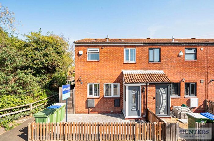 3 Bedroom House For Sale In Manordene Road, London, SE28