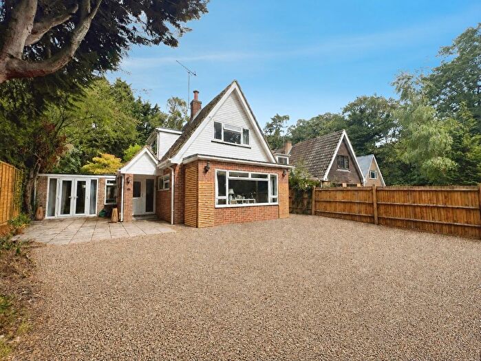 3 Bedroom Detached House For Sale In Sandy Lane, Wokingham, Berkshire, RG41