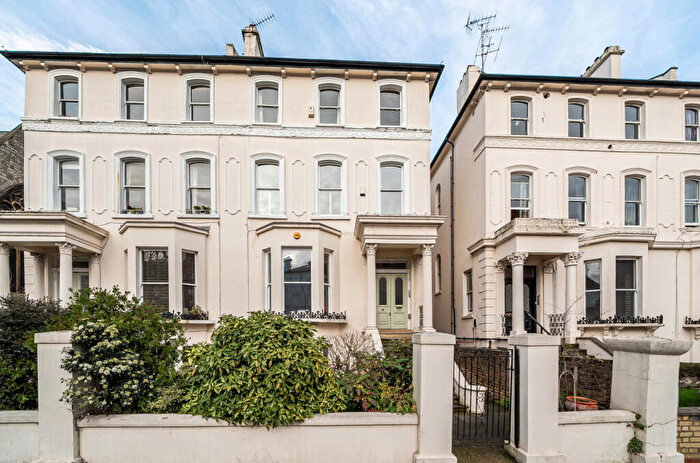 2 Bedroom Apartment For Sale In Abbey Road, South Hampstead, Lonon, NW6