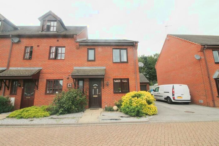 3 Bedroom Semi-Detached House To Rent In Minorca Grove, Shenley Brook End, Milton Keynes, MK5