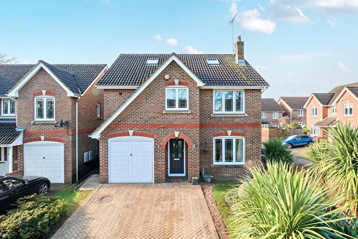 6 Bedroom Detached House For Sale In Cavell Way, Knaphill, GU21