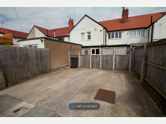 2 Bedroom Maisonette To Rent In Banks Road, West Kirby, Wirral, CH48