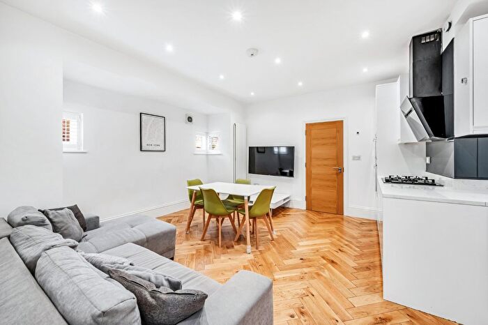 3 Bedroom Flat To Rent In Horn Lane, West Acton, W3