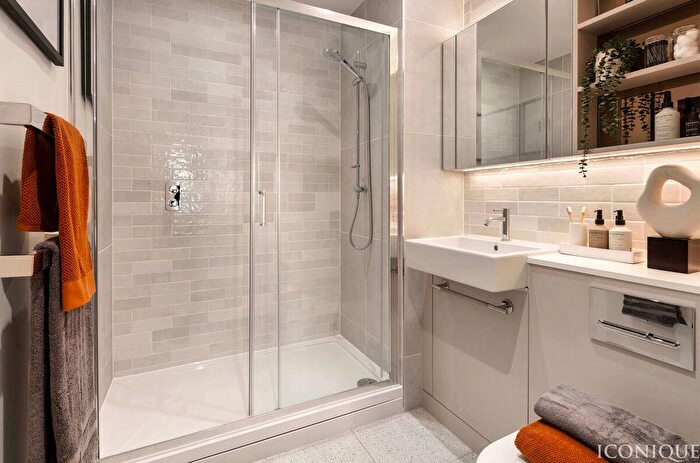 2 Bedroom Flat For Sale In Mary Neuner Road, London, N8