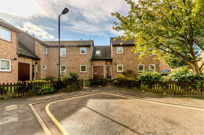 Studio To Rent In Frederick Road, Kennington, London, SE17