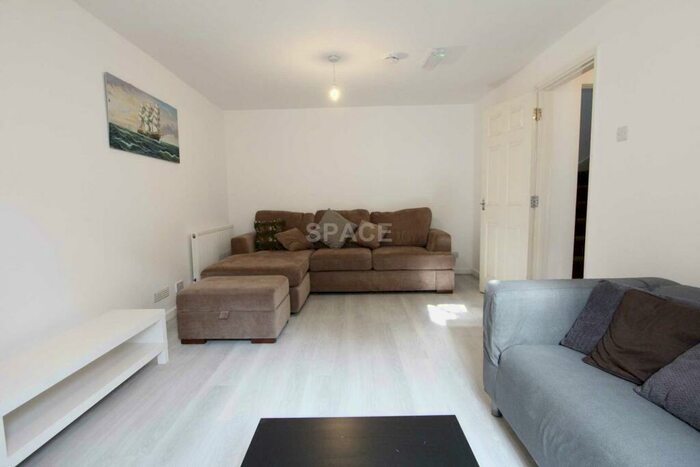 4 Bedroom Flat To Rent In Addington Road, Reading, Berkshire, RG1