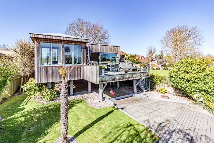 4 Bedroom Detached House For Sale In Hamm Court, Shepperton, Surrey, KT13