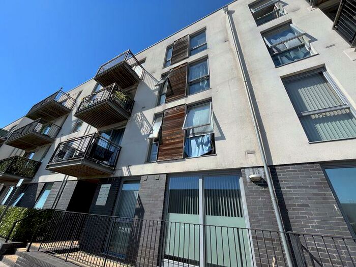 2 Bedroom Apartment To Rent In Brittany Street - Large Two Bedroom Flat With En Suite, PL1