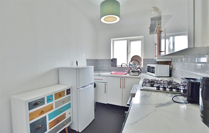 1 Bedroom Maisonette To Rent In Canterbury Avenue, Slough, Berkshire, SL2