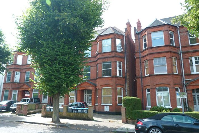 Studio To Rent In St Pauls Avenue, Willesden Green, NW2