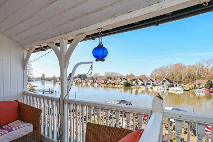 3 Bedroom End Of Terrace House To Rent In Manor Road, Walton-on-Thames, Surrey, KT12