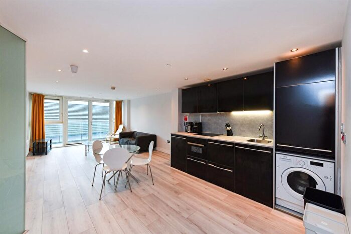 2 Bedroom Apartment To Rent In Litmus Building, NG1