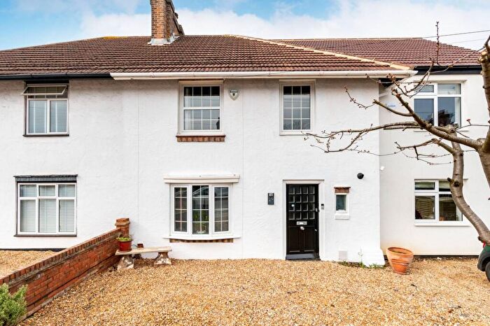 3 Bedroom Terraced House For Sale In Claremont Avenue, Motspur Park, New Malden, KT3