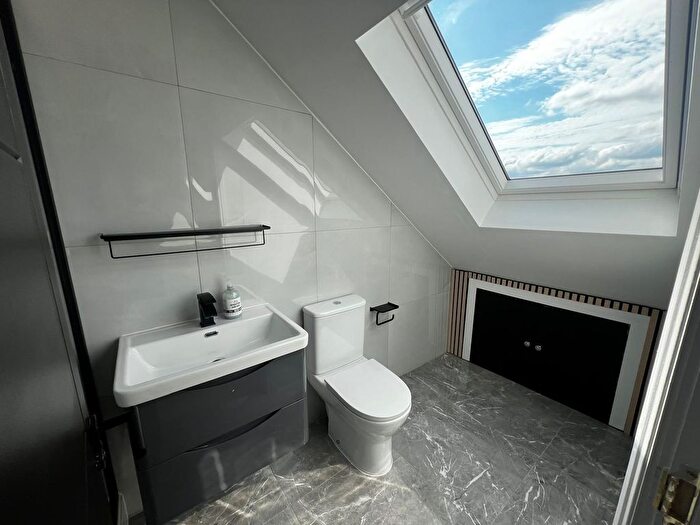2 Bedroom Flat To Rent In Canterbury Road, Croydon, CR0