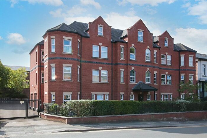 2 Bedroom Flat For Sale In Barrington Road, Altrincham, WA14