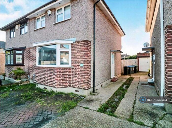 2 Bedroom Semi-Detached House To Rent In Vernon Avenue, Enfield, EN3