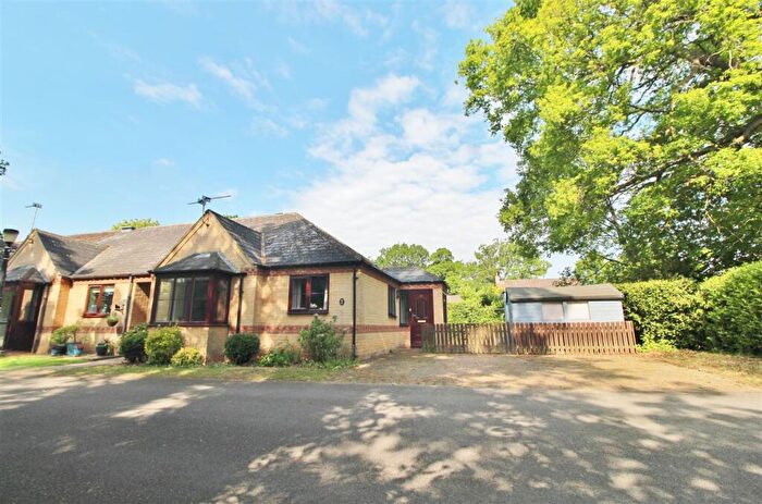 2 Bedroom Detached Bungalow For Sale In Arnoldfield Court, Grantham, NG31