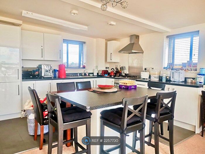 2 Bedroom Flat To Rent In Noel Park Road, London, N22