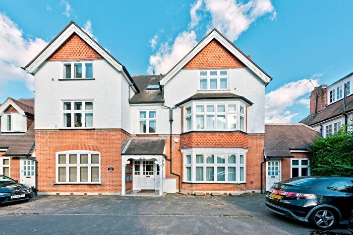 3 Bedroom Flat To Rent In Surrey Heights, Upper Brighton Road, Surbiton, KT6