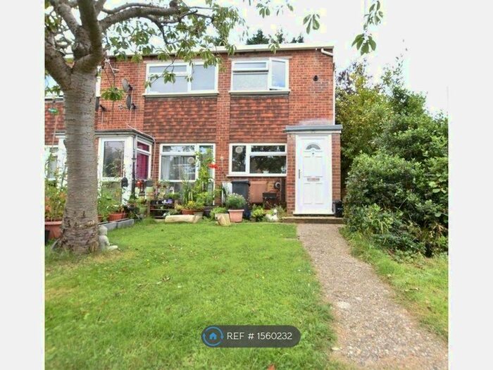 2 Bedroom Maisonette To Rent In Lower Elmstone Drive, Tilehurst, Reading, RG31