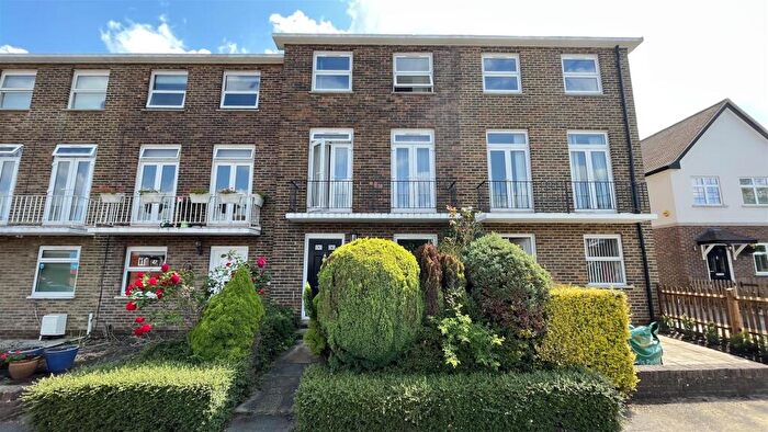 2 Bedroom Town House To Rent In Manor Road, Cheam, SM2