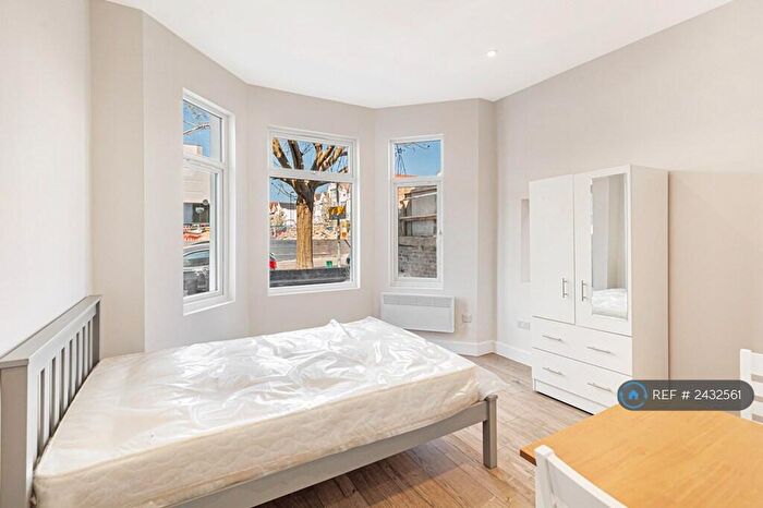 Studio To Rent In Chatfield Road, Croydon, CR0